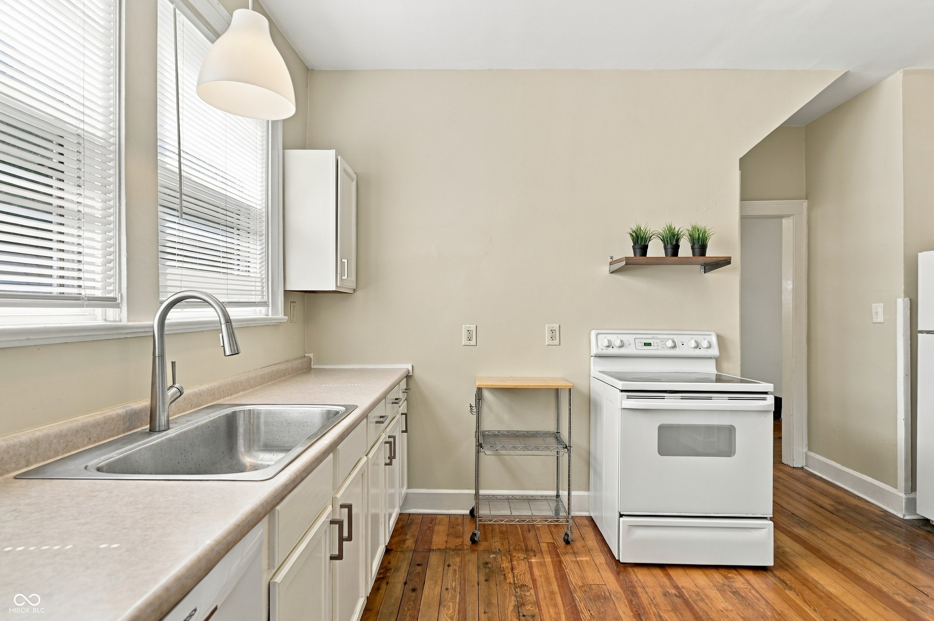 3907 Ruckle Street Indianapolis, IN 46205 - Photo 9 of 46 Gallery Image 9