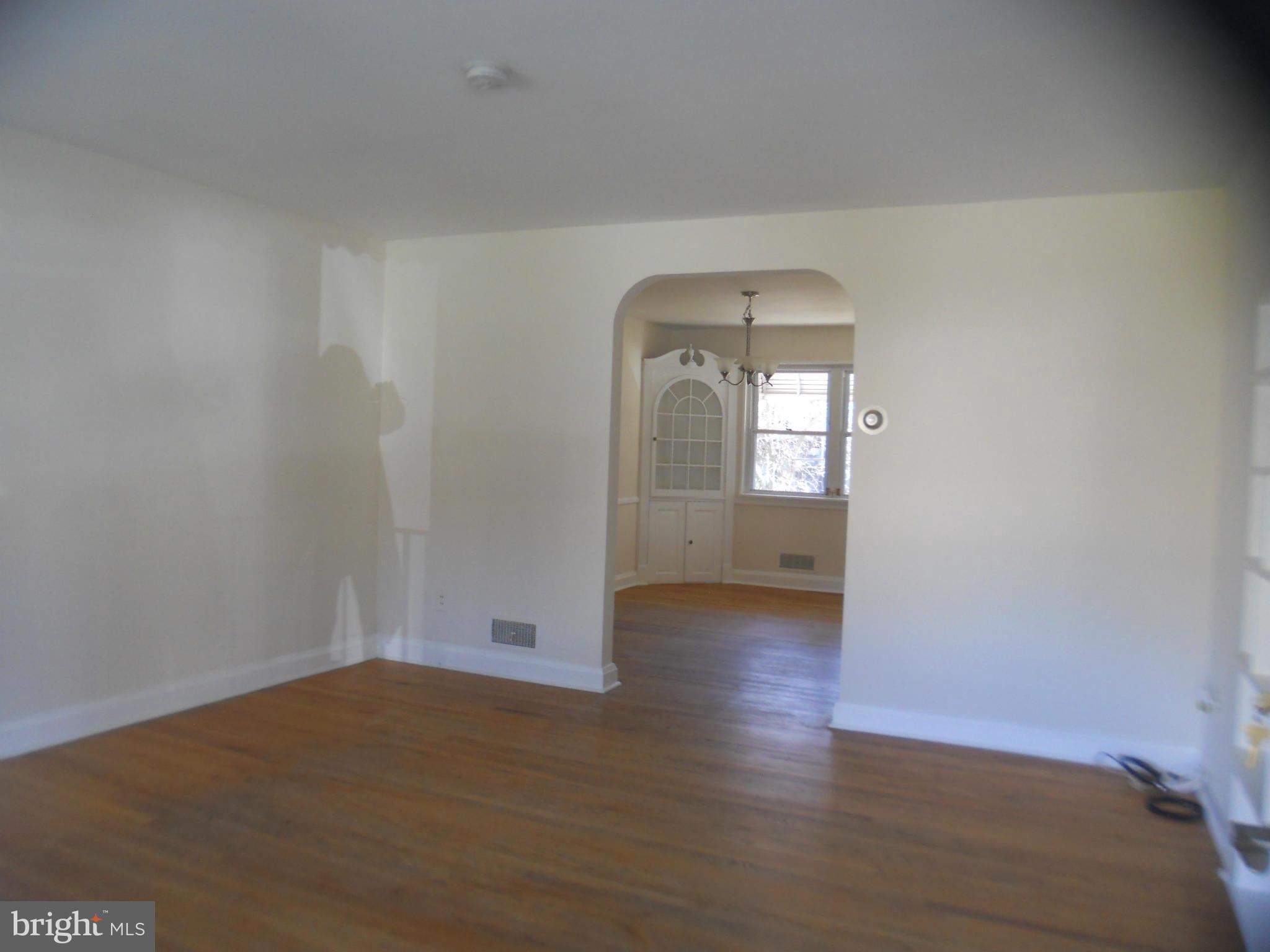 951 Masefield Road Baltimore, MD 21207 - Photo 2 of 28 Living Room