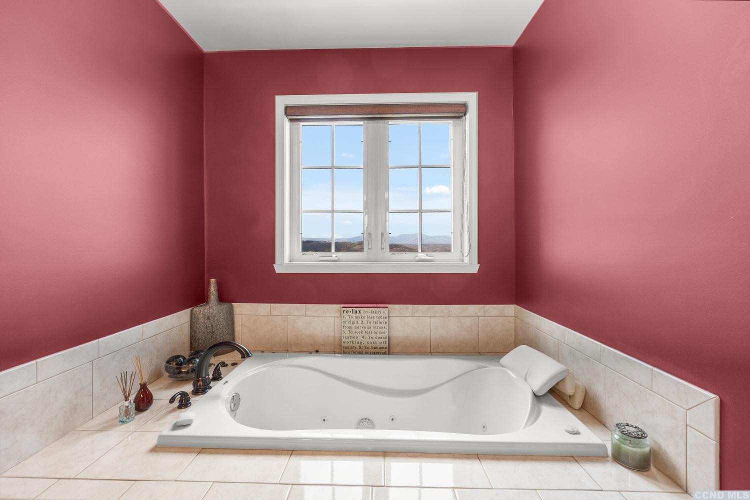 17 Academy Hill Drive Hudson, NY 12534 - Photo 18 of 35 a bathroom with a bathtub