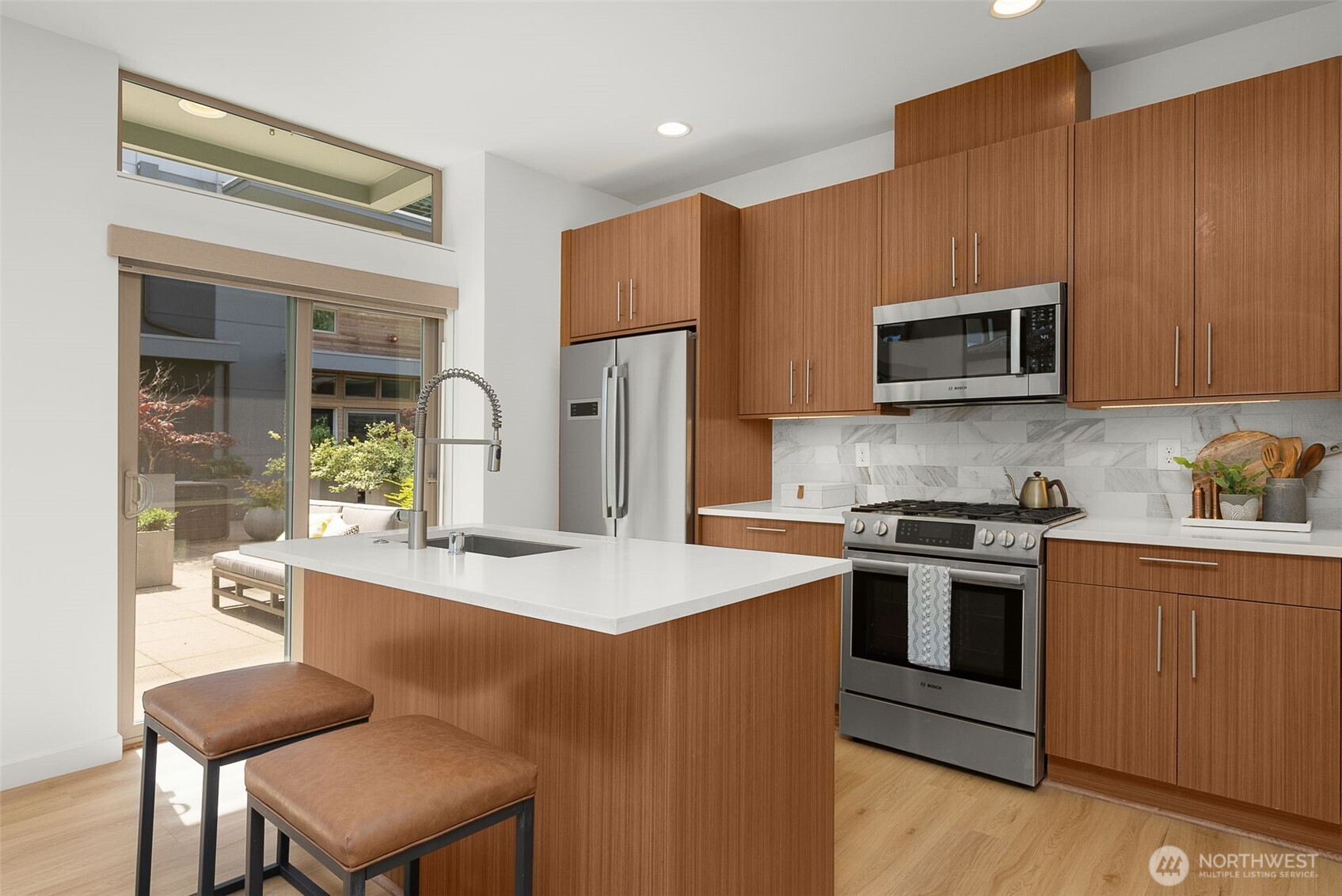 1706 Alki Avenue Southwest, Unit B Seattle, WA 98116 - Photo 11 of 29