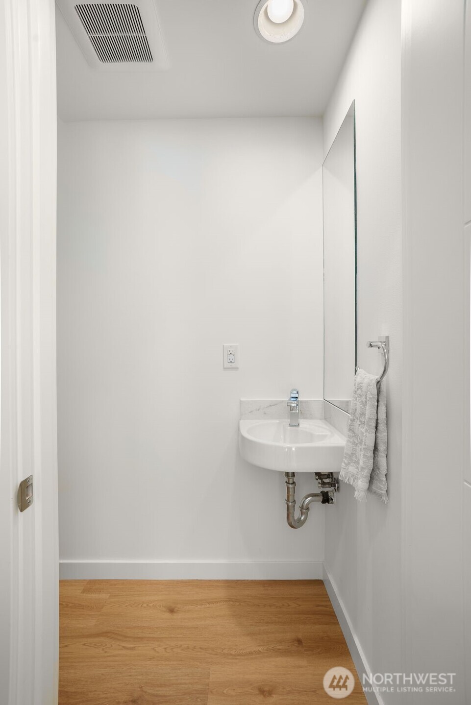 1706 Alki Avenue Southwest, Unit B Seattle, WA 98116 - Photo 16 of 29