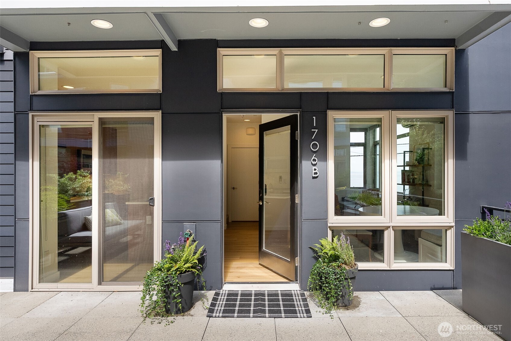 1706 Alki Avenue Southwest, Unit B Seattle, WA 98116 - Photo 3 of 29