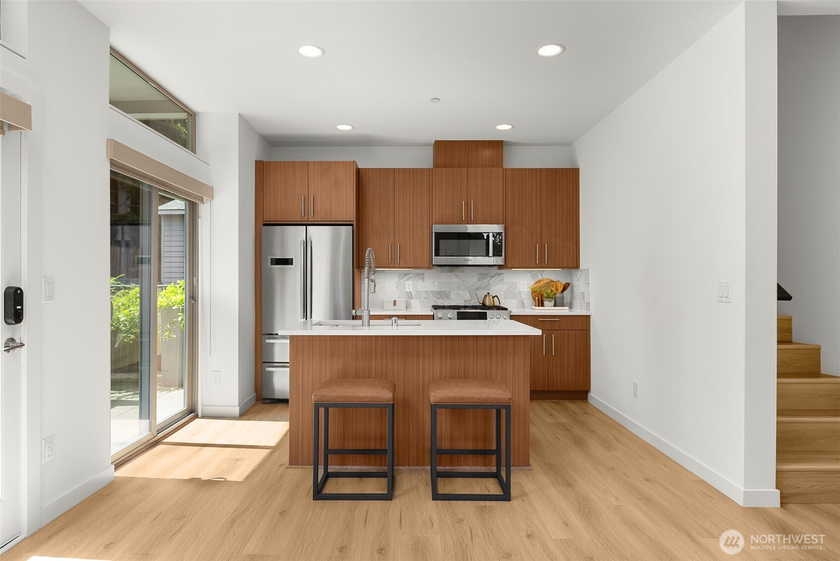 1706 Alki Avenue Southwest, Unit B Seattle, WA 98116 - Photo 10 of 29