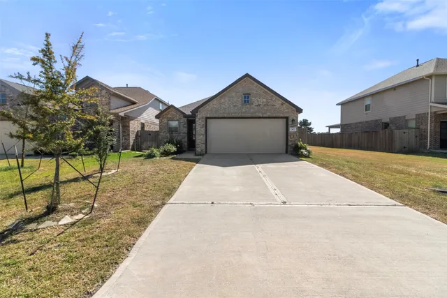 $249,900 | 23927 Falling Daylight Drive, Hockley, TX 77447