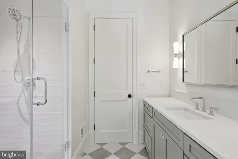 $5,295,000 | 6008 Oakdale Road, McLean, VA 22101