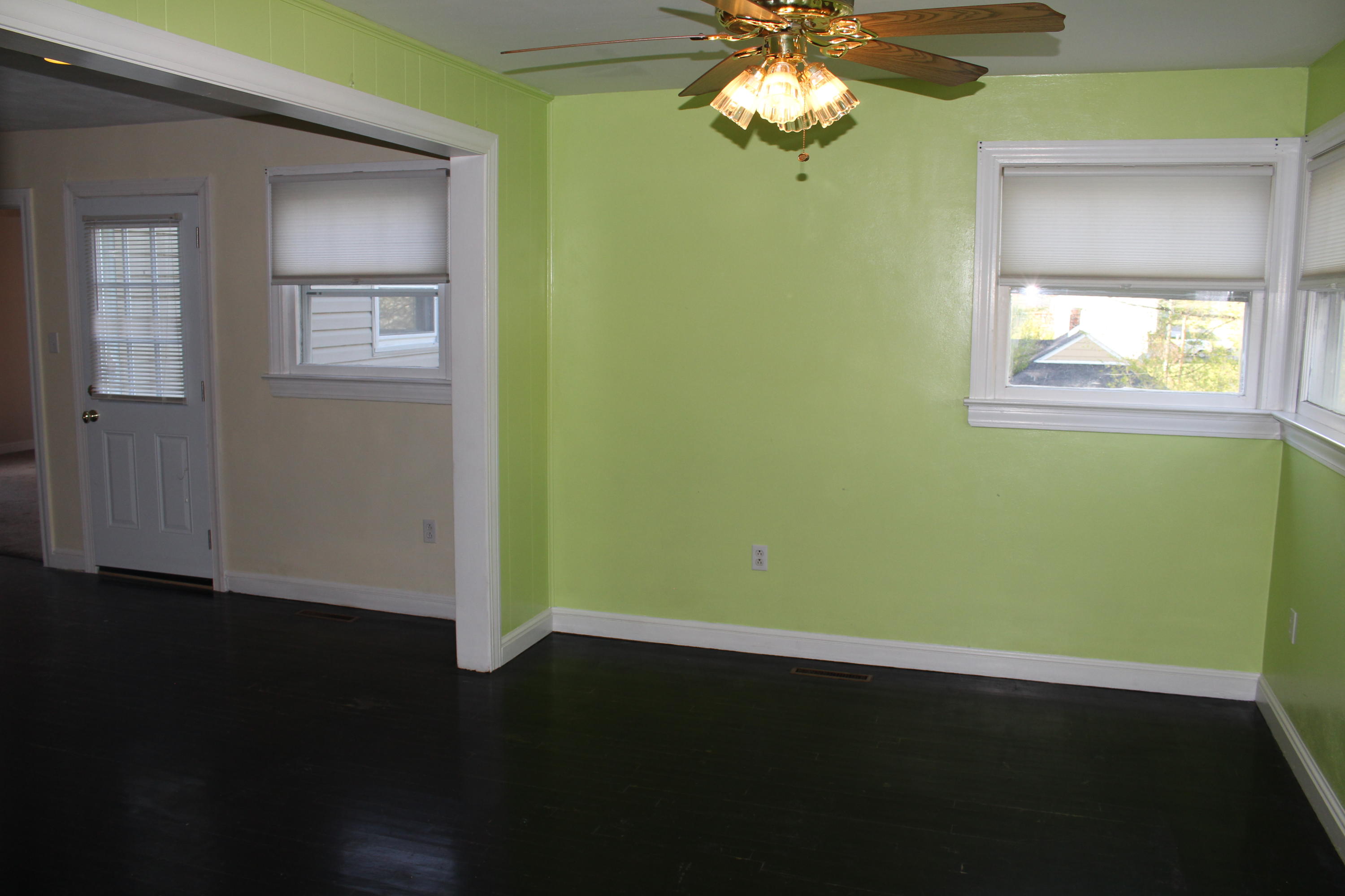1122 Victory Road Southeast Roanoke, VA 24014 - Photo 16 of 30 IMG_2043