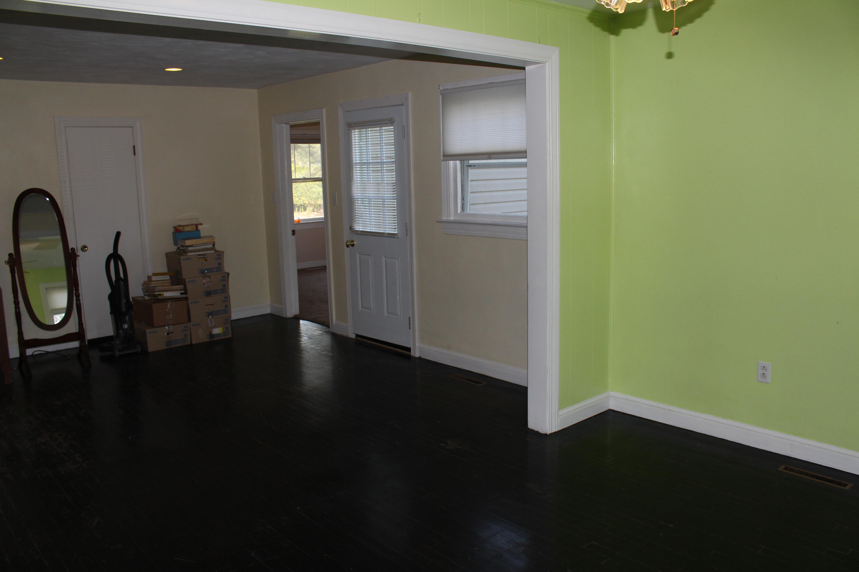 1122 Victory Road Southeast Roanoke, VA 24014 - Photo 17 of 30 IMG_2044