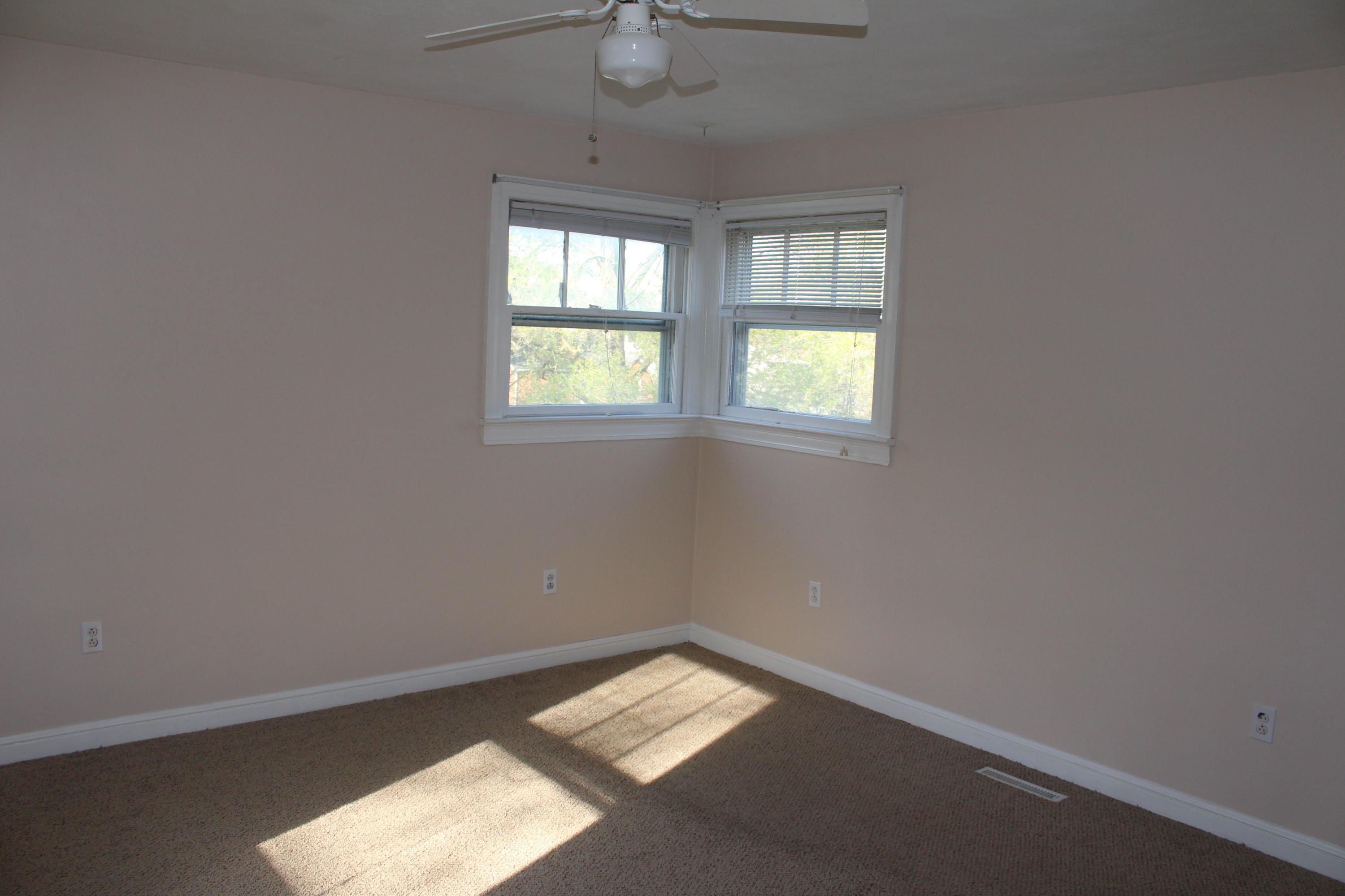 1122 Victory Road Southeast Roanoke, VA 24014 - Photo 18 of 30 IMG_2039