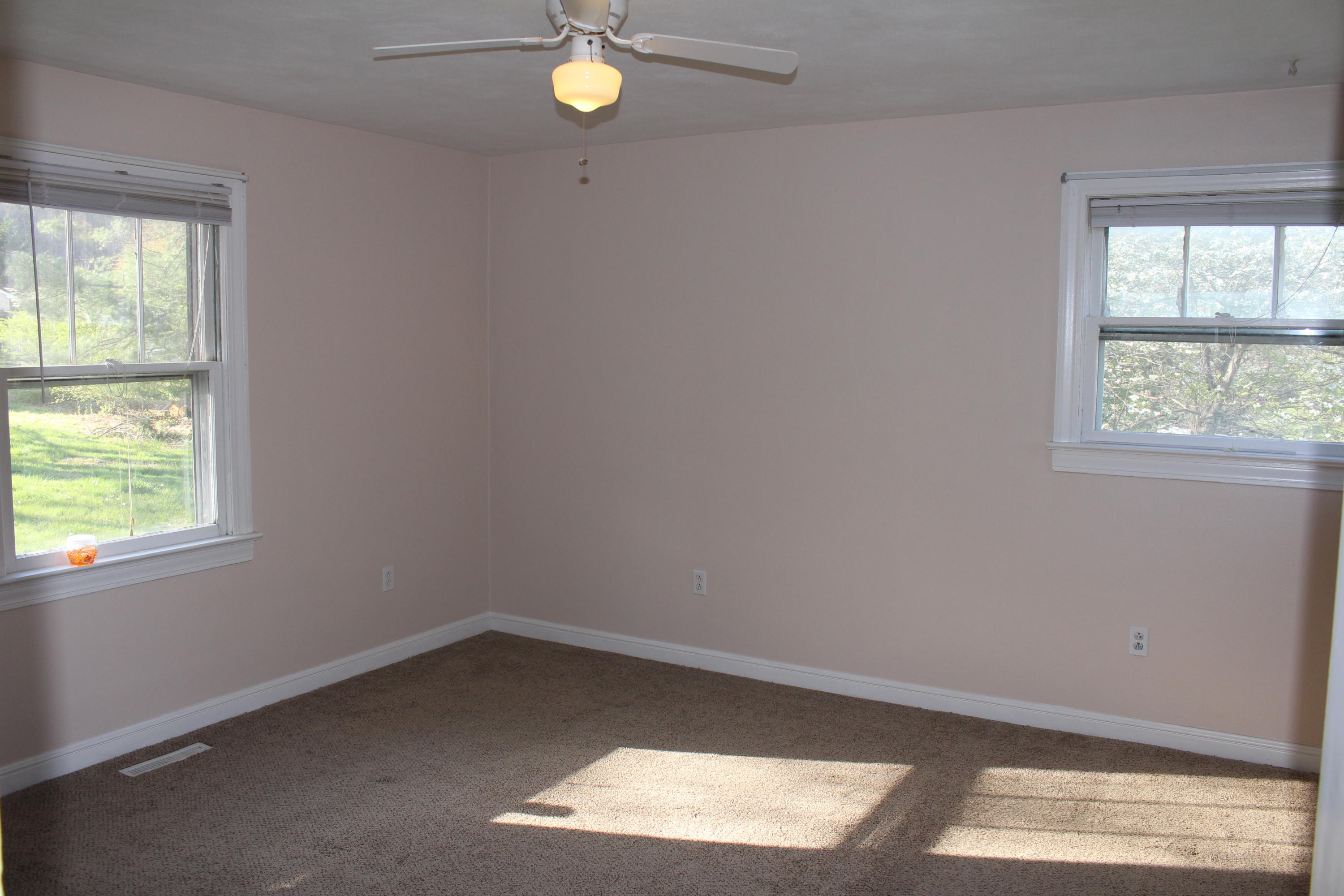 1122 Victory Road Southeast Roanoke, VA 24014 - Photo 19 of 30 IMG_2040