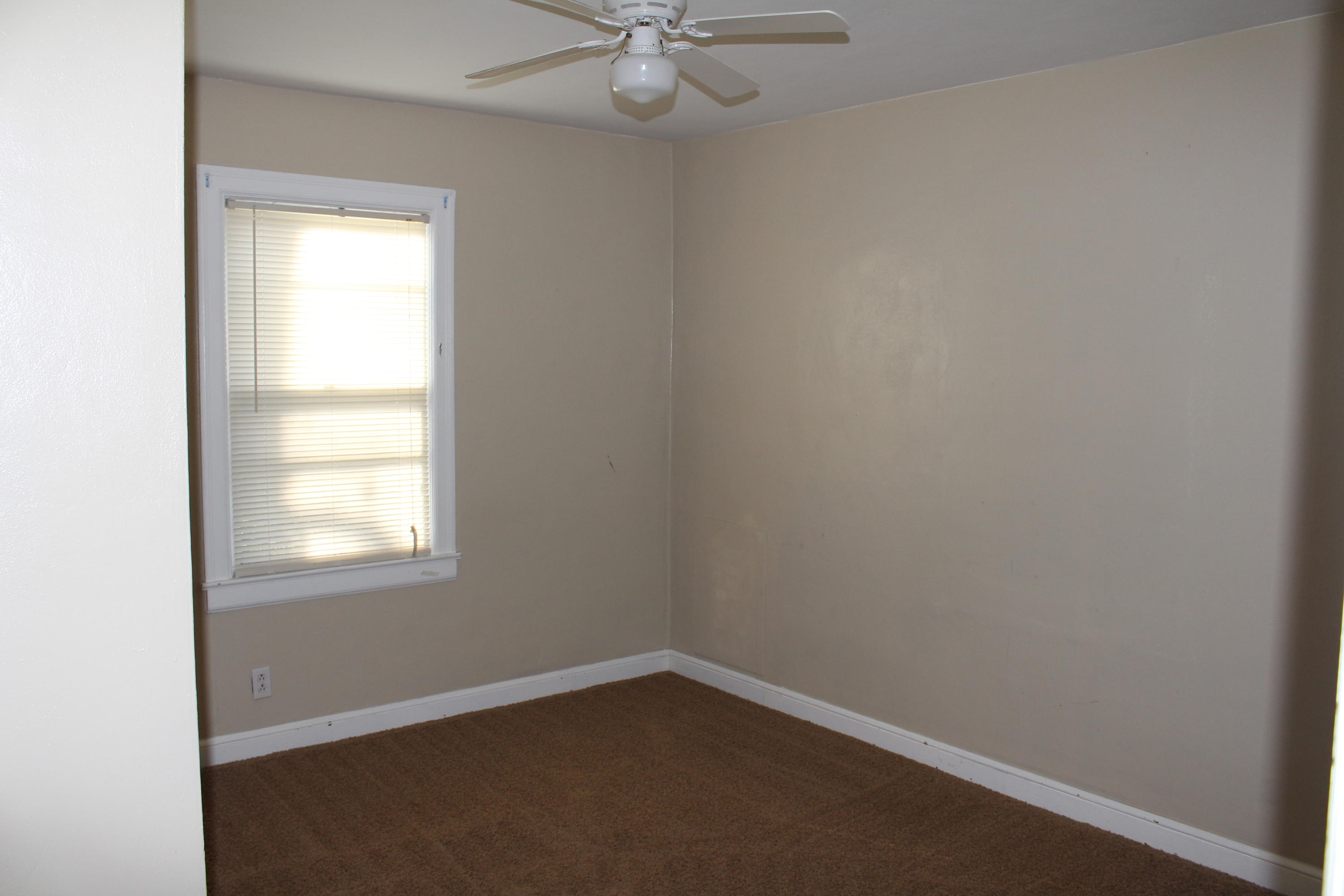 1122 Victory Road Southeast Roanoke, VA 24014 - Photo 23 of 30 IMG_2048