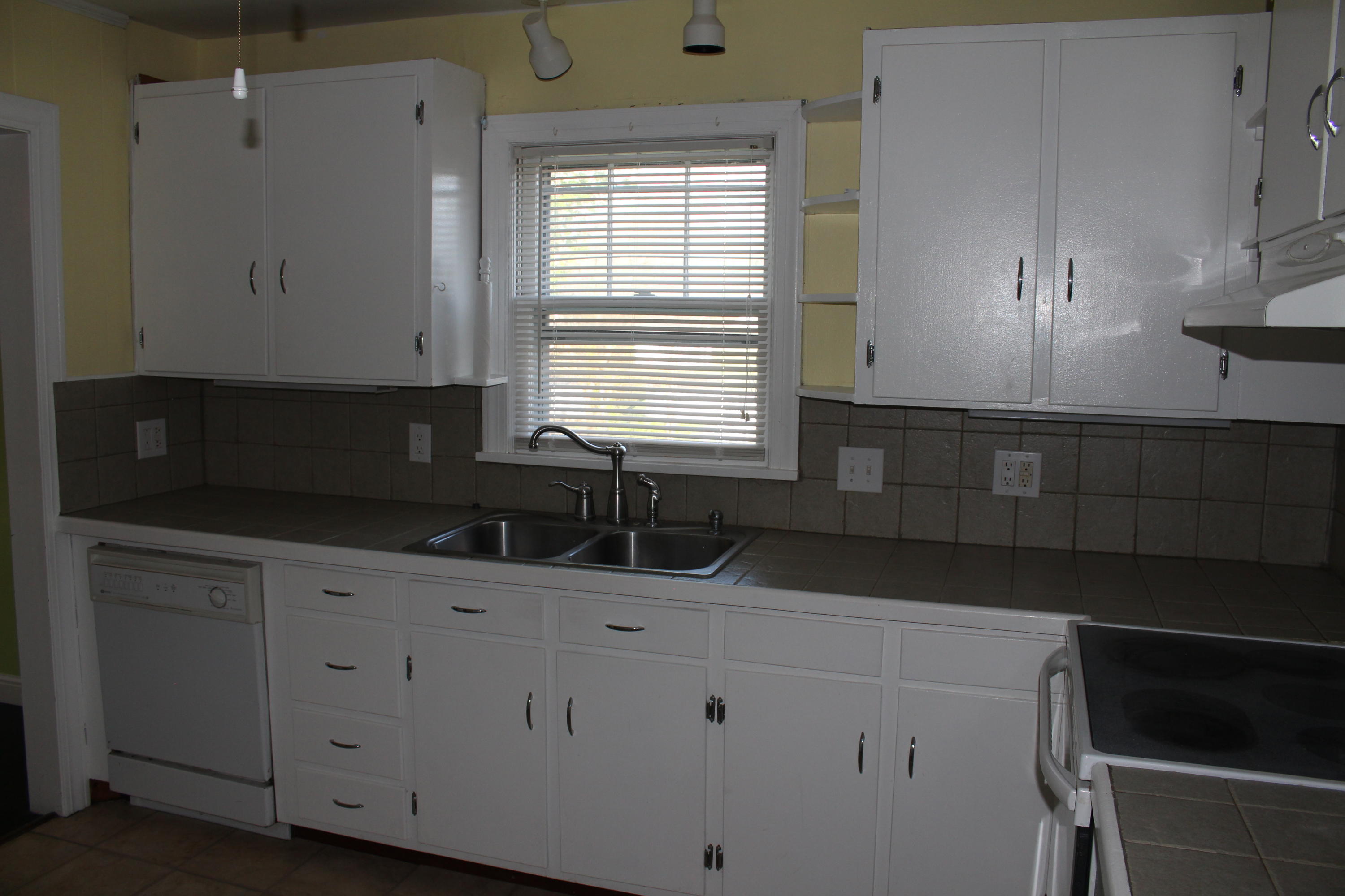 1122 Victory Road Southeast Roanoke, VA 24014 - Photo 10 of 30 IMG_2059