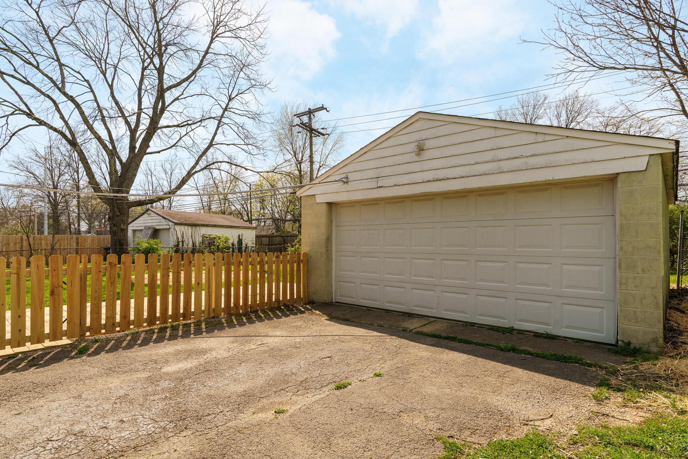 805 Exeter Road Whitehall, OH 43213 - Photo 2 of 28 2 car detached garage