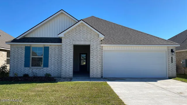$258,000 | 124 Lake Ridge Drive, Broussard, LA 70518