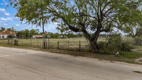 $380,000 | Tbd North Windy Knoll, Devine, TX 78016