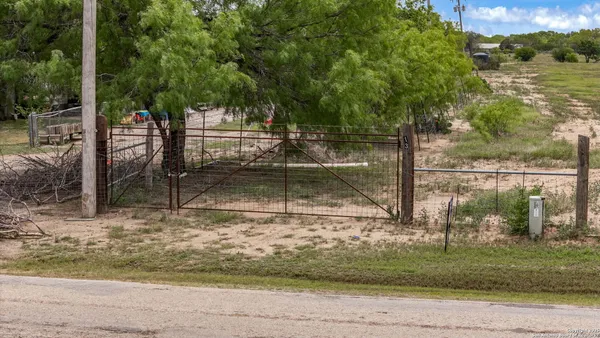 $380,000 | Tbd North Windy Knoll, Devine, TX 78016