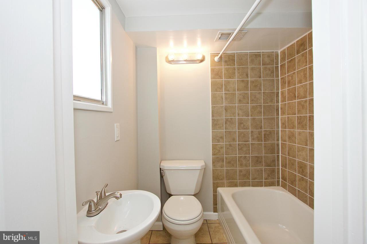346 Townsend Road Baltimore, MD 21221 - Photo 12 of 20 Bath