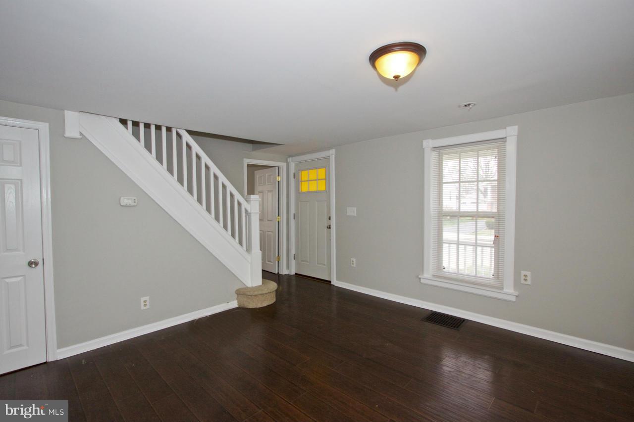 346 Townsend Road Baltimore, MD 21221 - Photo 4 of 20 Living Room