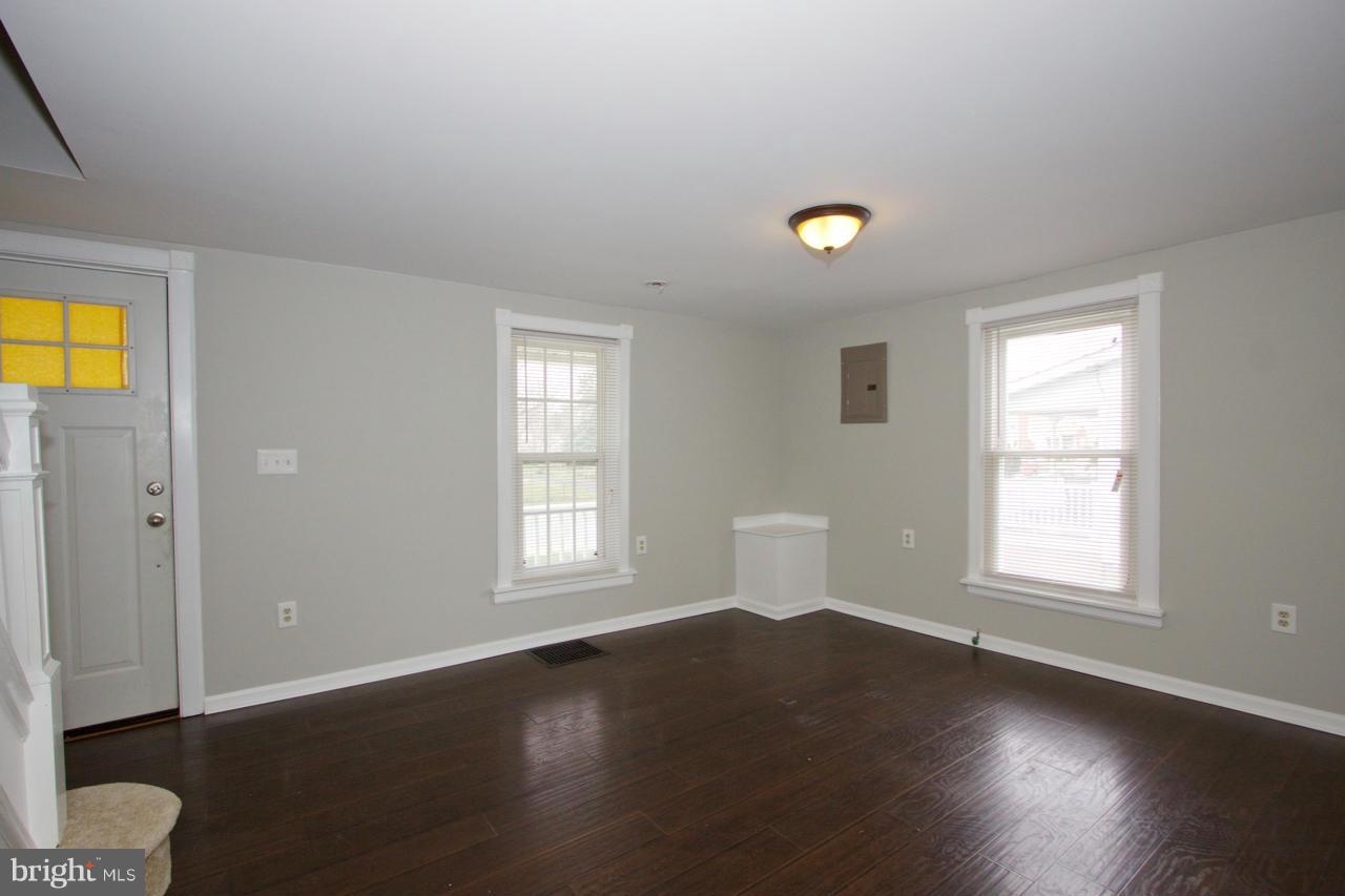 346 Townsend Road Baltimore, MD 21221 - Photo 5 of 20 Living Room