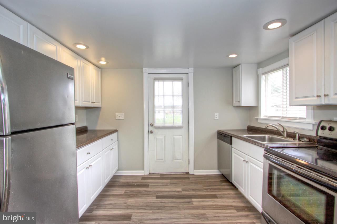 346 Townsend Road Baltimore, MD 21221 - Photo 7 of 20 Kitchen