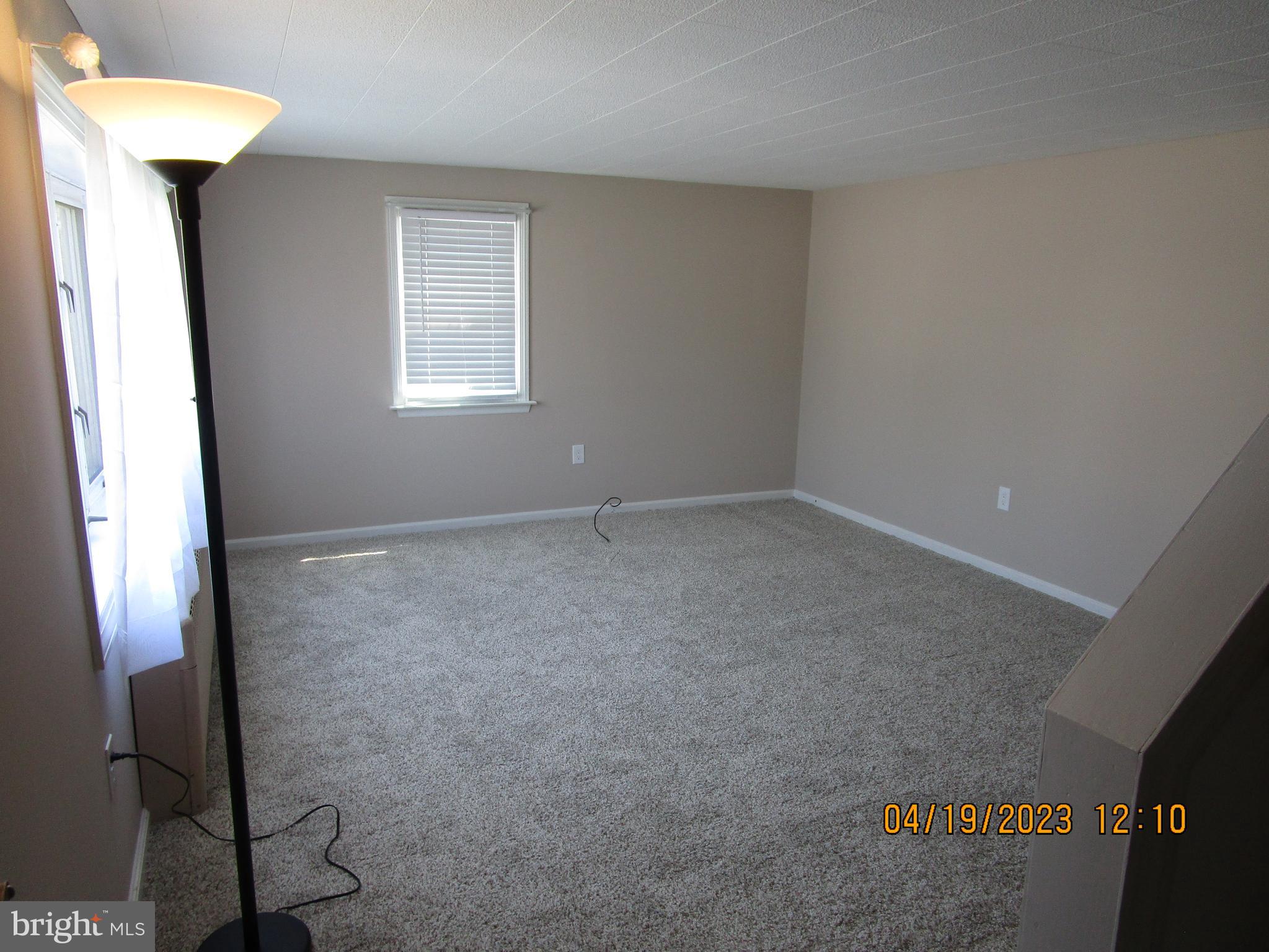 337 Rutledge Avenue Folsom, PA 19033 - Photo 12 of 41 Living room