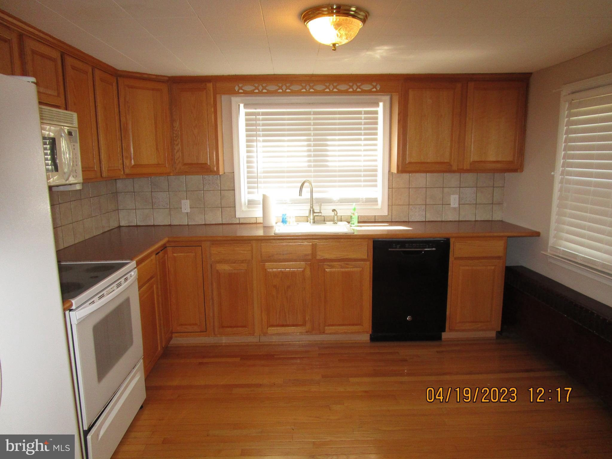 337 Rutledge Avenue Folsom, PA 19033 - Photo 15 of 41 Kitchen