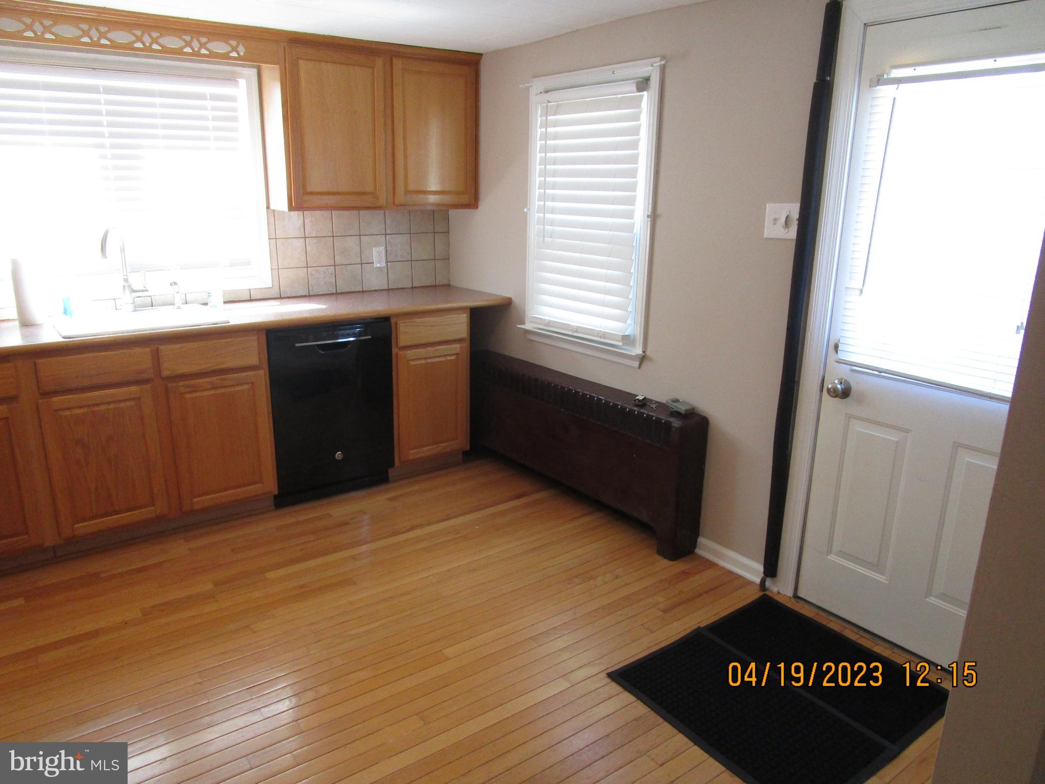 337 Rutledge Avenue Folsom, PA 19033 - Photo 16 of 41 Kitchen