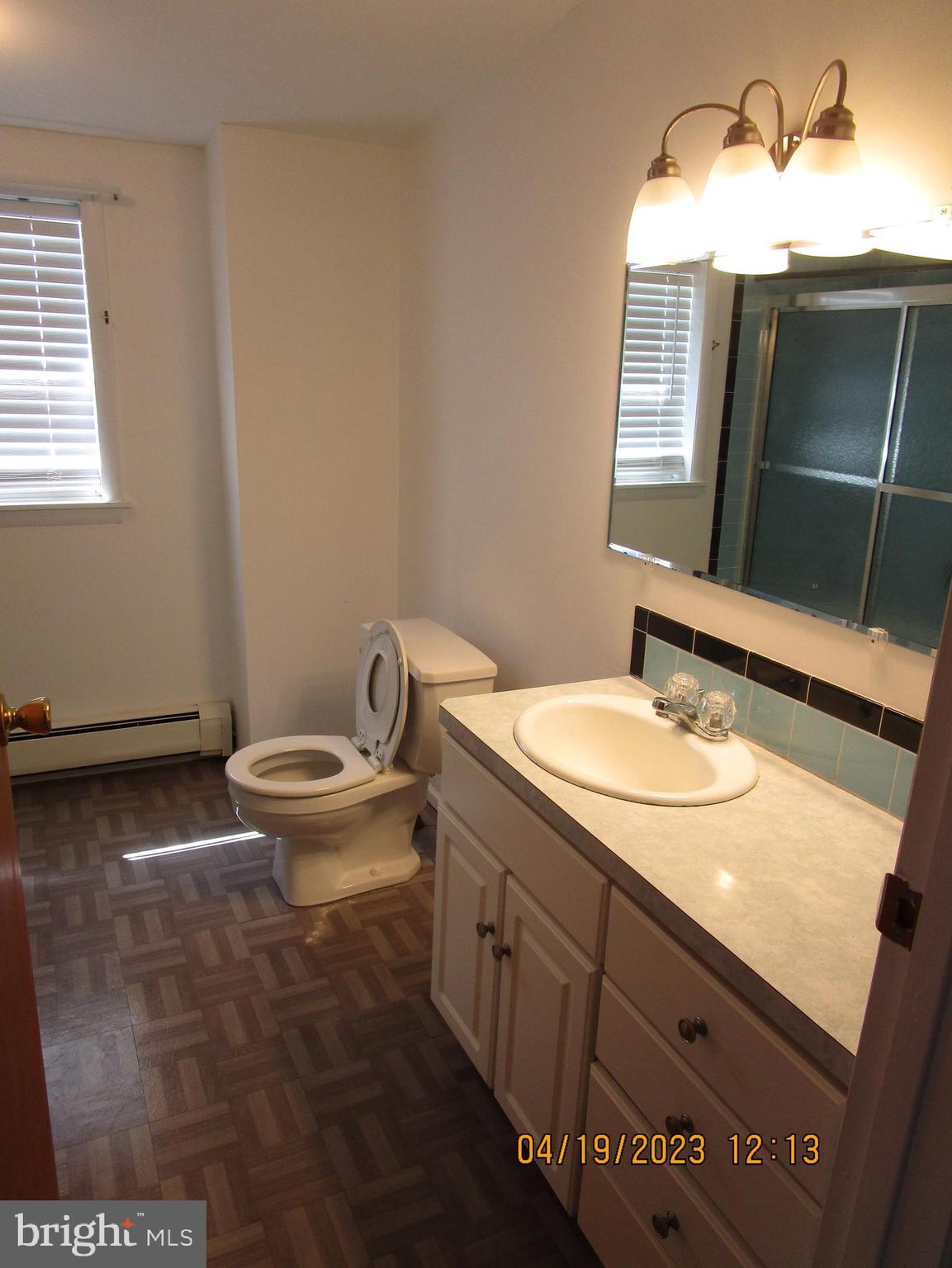 337 Rutledge Avenue Folsom, PA 19033 - Photo 29 of 41 Second floor full bath