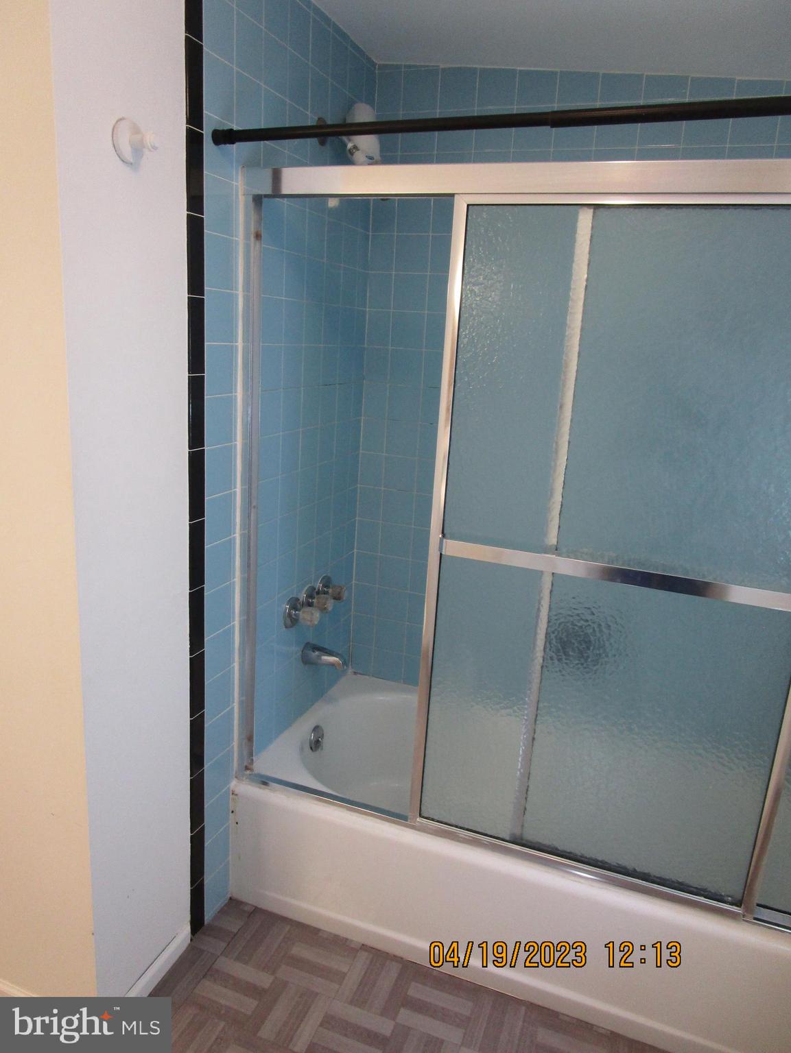 337 Rutledge Avenue Folsom, PA 19033 - Photo 30 of 41 Second floor full bath