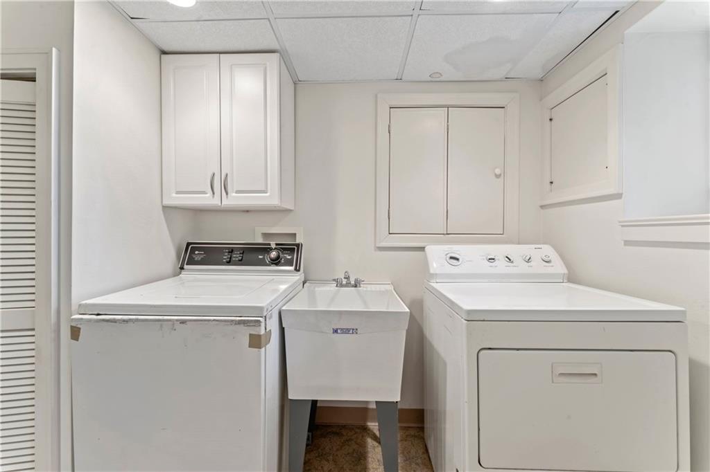 440 Olympia Road Pittsburgh, PA 15211 - Photo 19 of 25 a utility room with dryer and washer