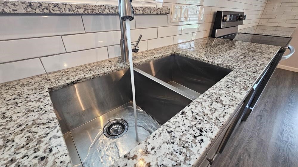 9327 Leader Street Houston, TX 77036 - Photo 9 of 23