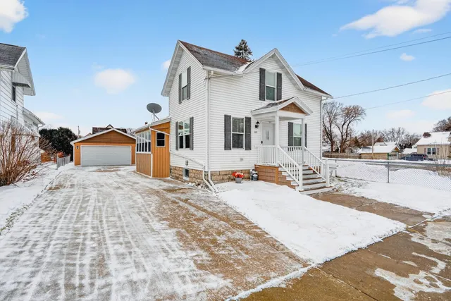 $299,000 | 427 West 12th Avenue, Oshkosh, WI 54902