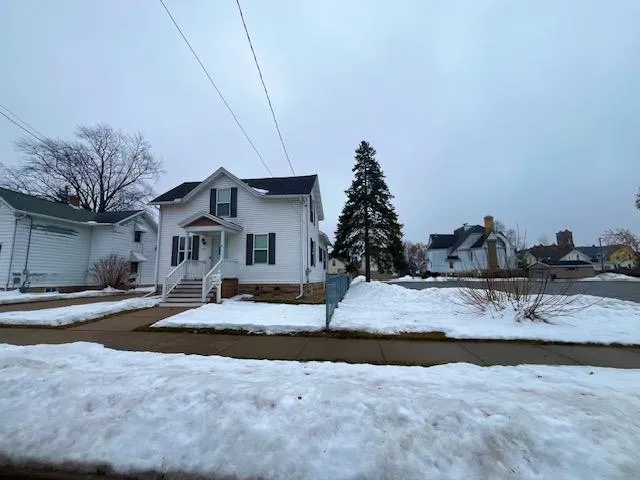 $299,000 | 427 West 12th Avenue, Oshkosh, WI 54902