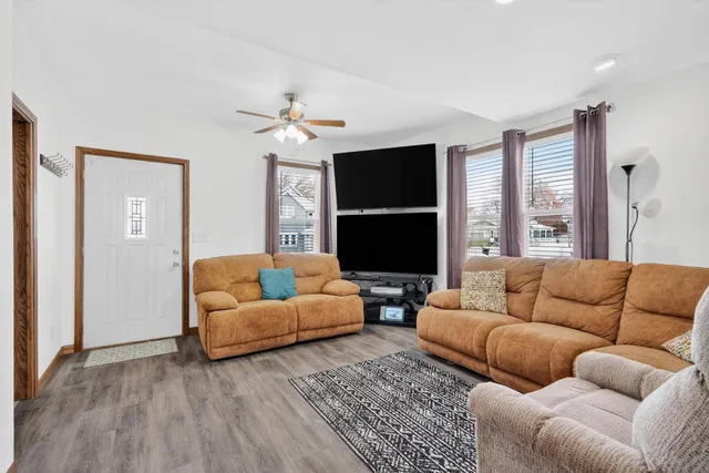 $299,000 | 427 West 12th Avenue, Oshkosh, WI 54902