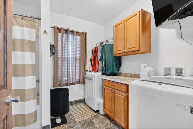 $299,000 | 427 West 12th Avenue, Oshkosh, WI 54902