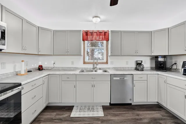 $299,000 | 427 West 12th Avenue, Oshkosh, WI 54902