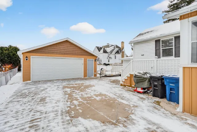 $299,000 | 427 West 12th Avenue, Oshkosh, WI 54902