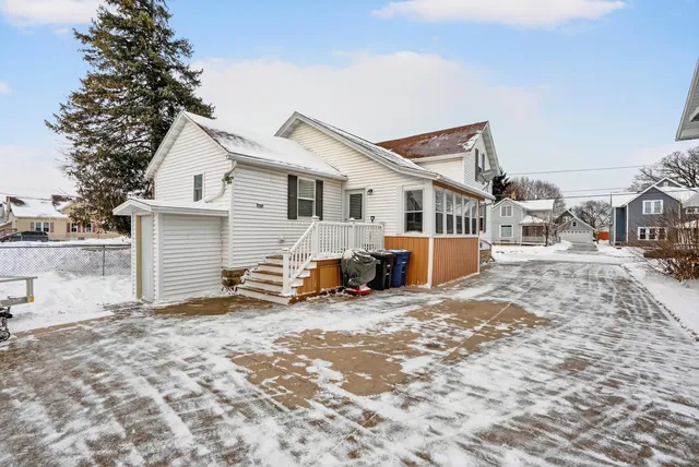 $299,000 | 427 West 12th Avenue, Oshkosh, WI 54902