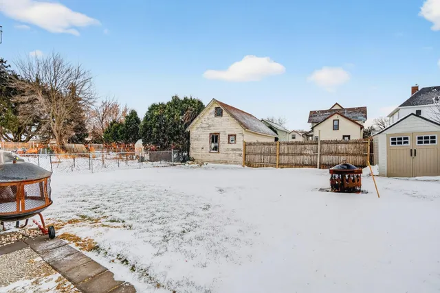 $299,000 | 427 West 12th Avenue, Oshkosh, WI 54902