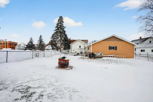 $299,000 | 427 West 12th Avenue, Oshkosh, WI 54902