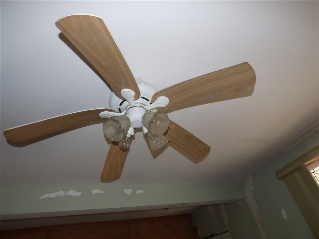 211 Amherst Street Pittsburgh, PA 15220 - Photo 11 of 40 a close view of light fixtures