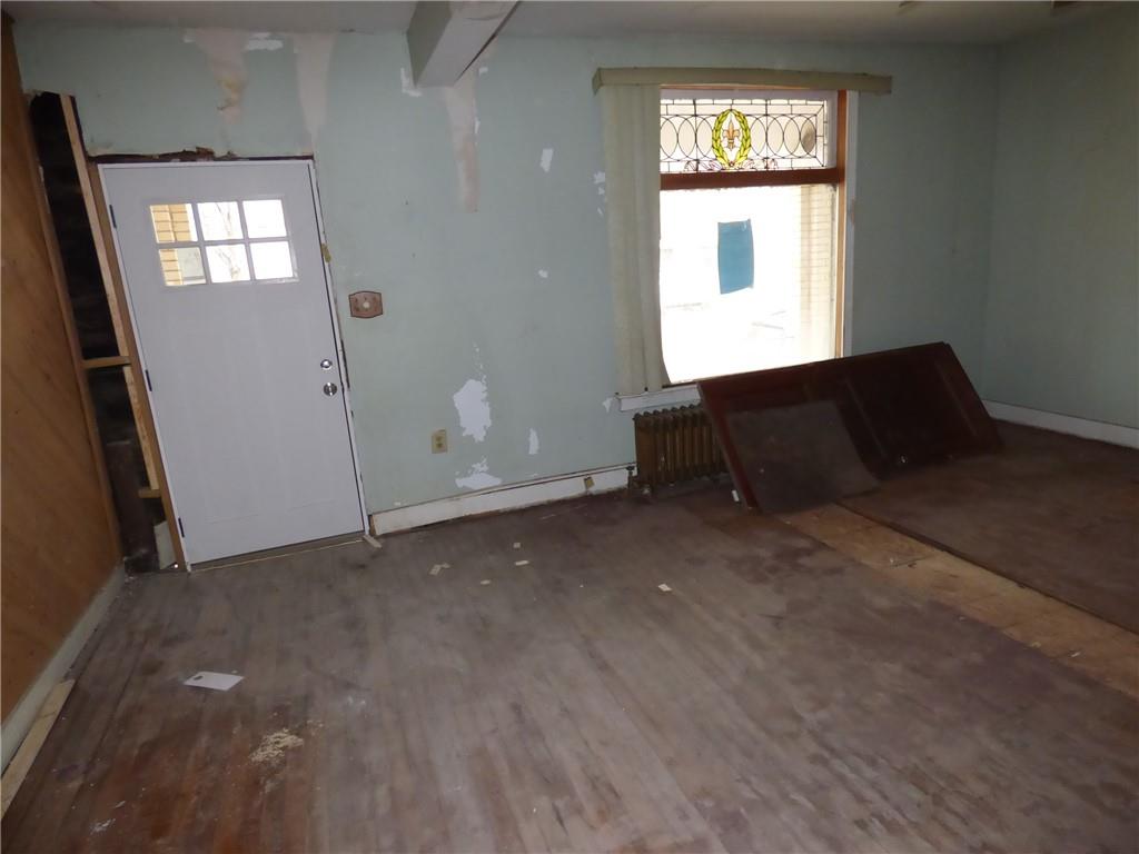 211 Amherst Street Pittsburgh, PA 15220 - Photo 13 of 40 an empty room with windows