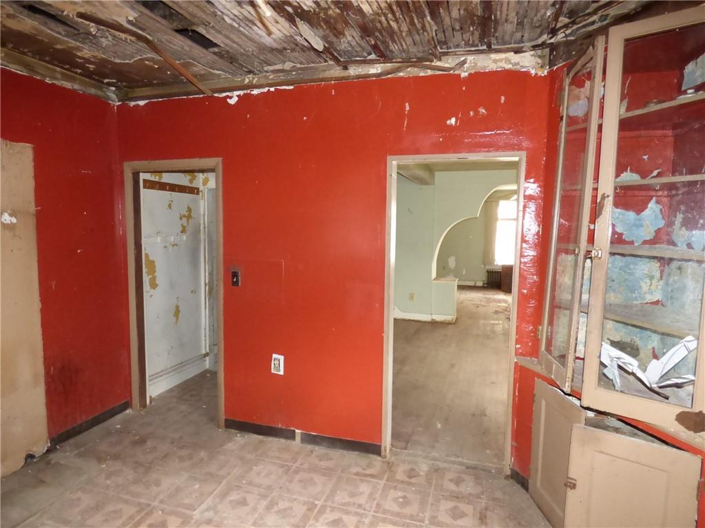 211 Amherst Street Pittsburgh, PA 15220 - Photo 22 of 40