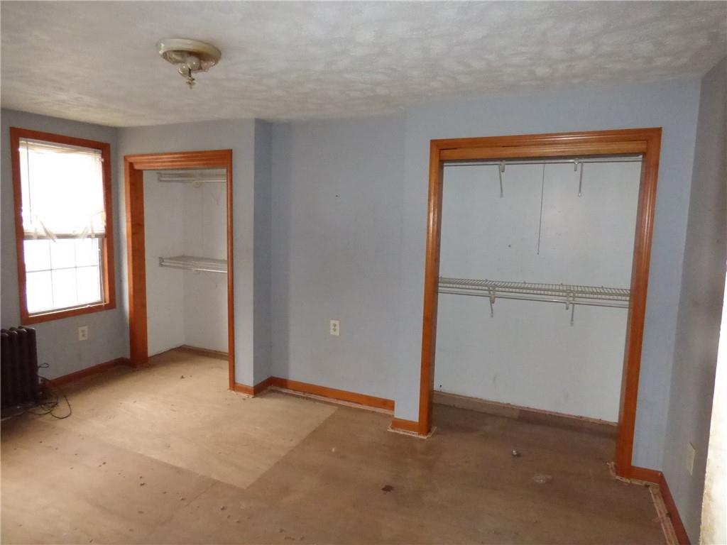 211 Amherst Street Pittsburgh, PA 15220 - Photo 35 of 40 an empty room with windows and closet