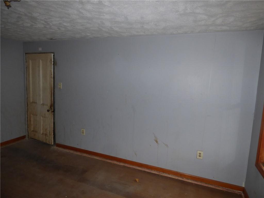 211 Amherst Street Pittsburgh, PA 15220 - Photo 37 of 40 a room