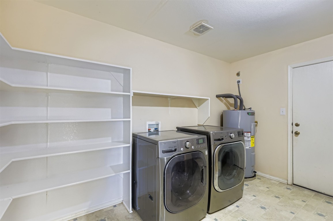 1105 American Robin Path Pflugerville, TX 78660 - Photo 25 of 32 a utility room with dryer and washer