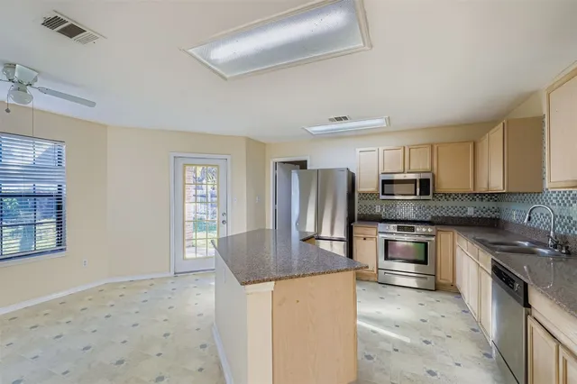 $2,450 | 1105 American Robin Path, Pflugerville, TX 78660