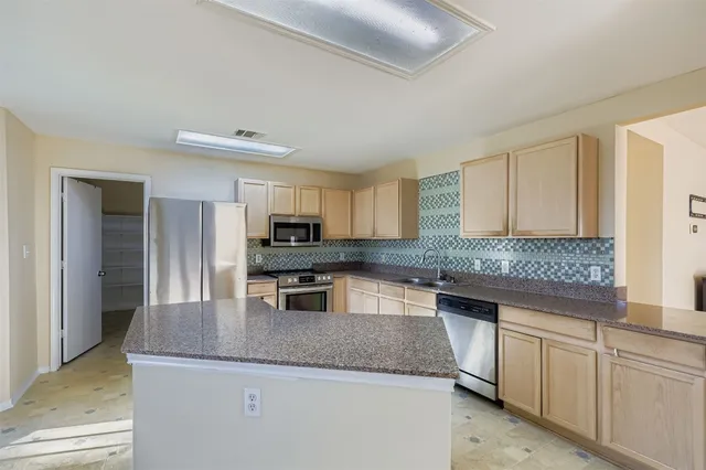 $2,450 | 1105 American Robin Path, Pflugerville, TX 78660