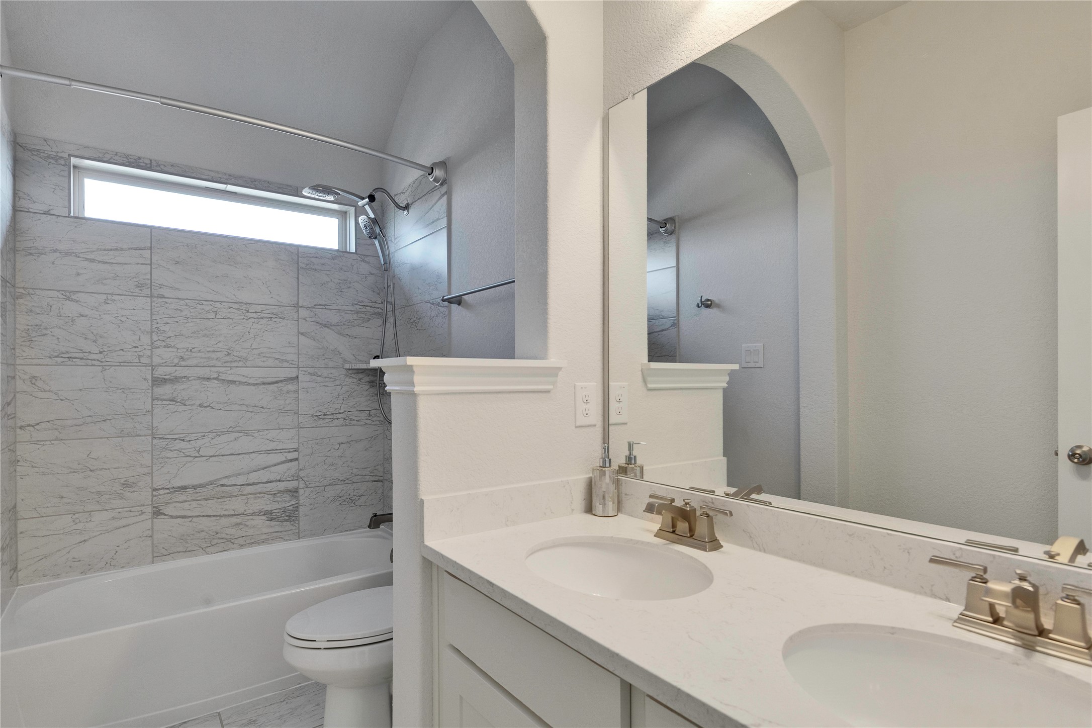 124 Leadtree Loop Buda, TX 78610 - Photo 16 of 19