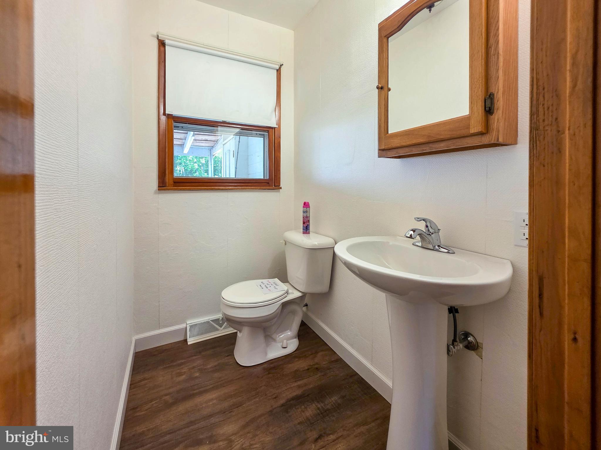 8522 Neck Road Williamsport, MD 21795 - Photo 10 of 56 Half bath main Level