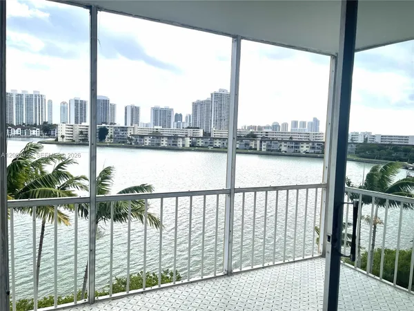 $1,750 | 2861 Leonard Drive, Unit F505, Aventura, FL 33160